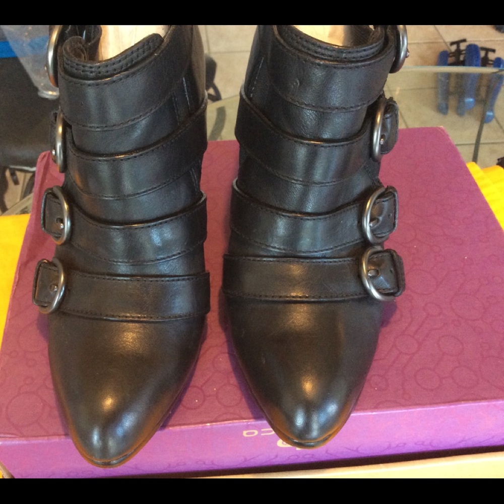 Coach Tessie Black Leather Heeled Booties Size 9B, Pre-owned - Picture 2 of 14